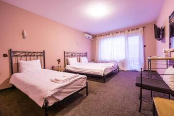 Фото номера Трехместный номер «Комфорт» с душем Курортные отели Villa Spaggo Complex г. Bistritsa 2
